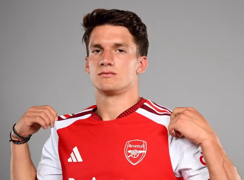 Xristos Tsolis «Arsenal» futbolchisiga aylandi