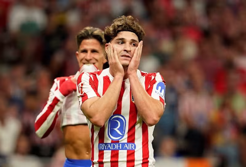 Barselona Xulian Alvares transferi bo'yicha yakuniy qarorga kelmoqda