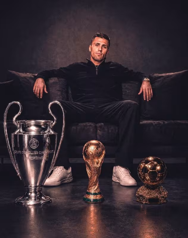 Rodri Jahon chempionati, Chempionlar ligasi va Oltin to'p sohibiga aylangan 11-futbolchi bo'ldi