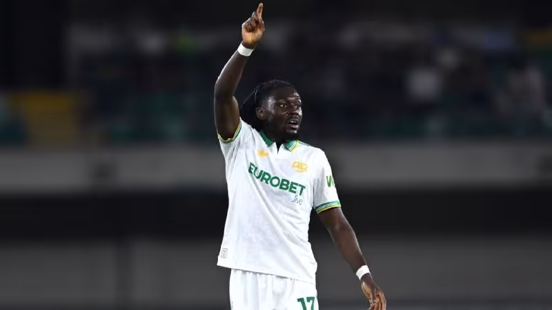 Manchester United Manu Kone bilan aloqada