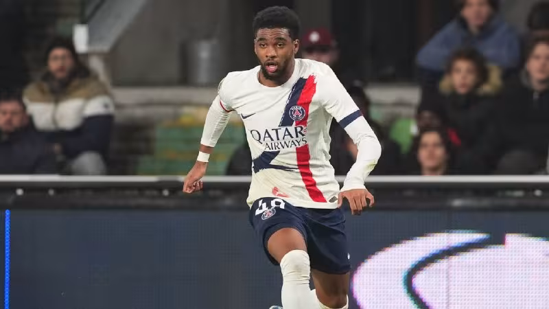 PSJ futbolchilari «Liverpul» nishonida
