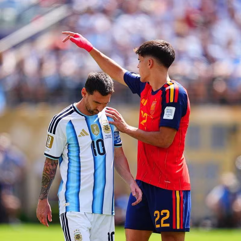 Pau Kubarsi: Messi bilan bir maydonda to'p surish — katta sharaf