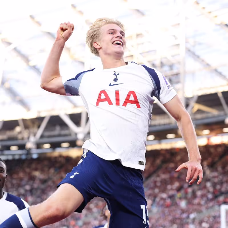 Nyukasl Lukas Bergvall transferi bo'yicha muzokaralar olib bormoqda