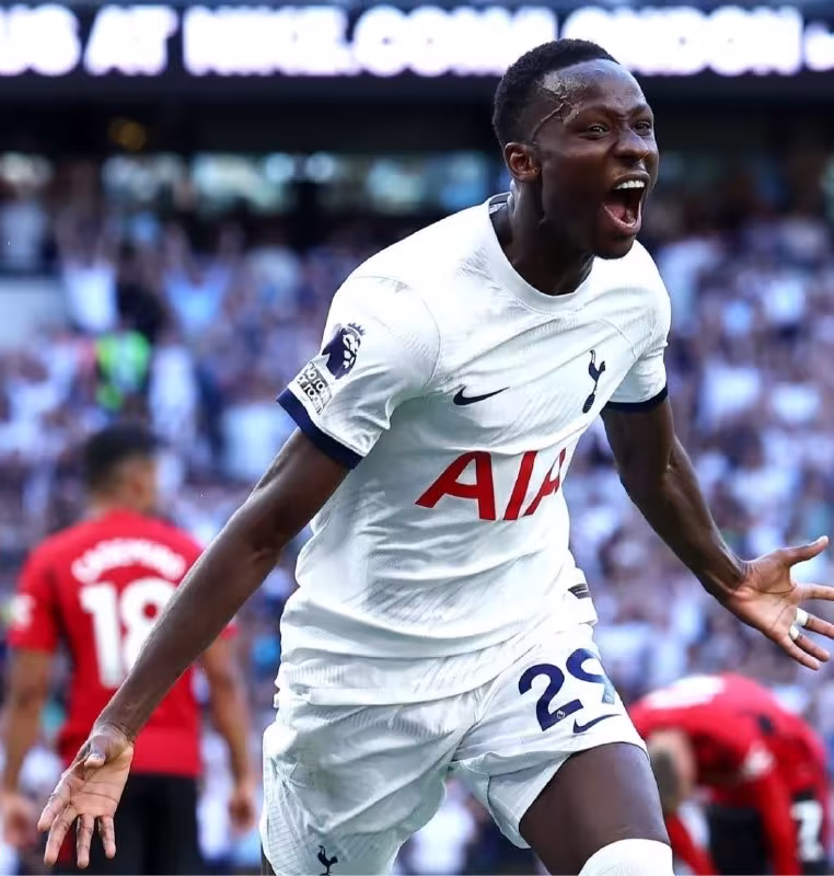 «Tottenxem» Sarrni sotib yubormoqchi