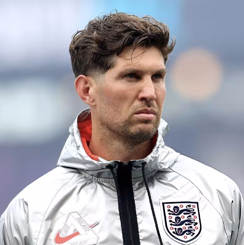 Arsenal Jon Stounsni nishonga oldi