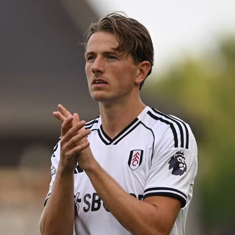 Manchester United Sander Berge'ni nishonga oldi