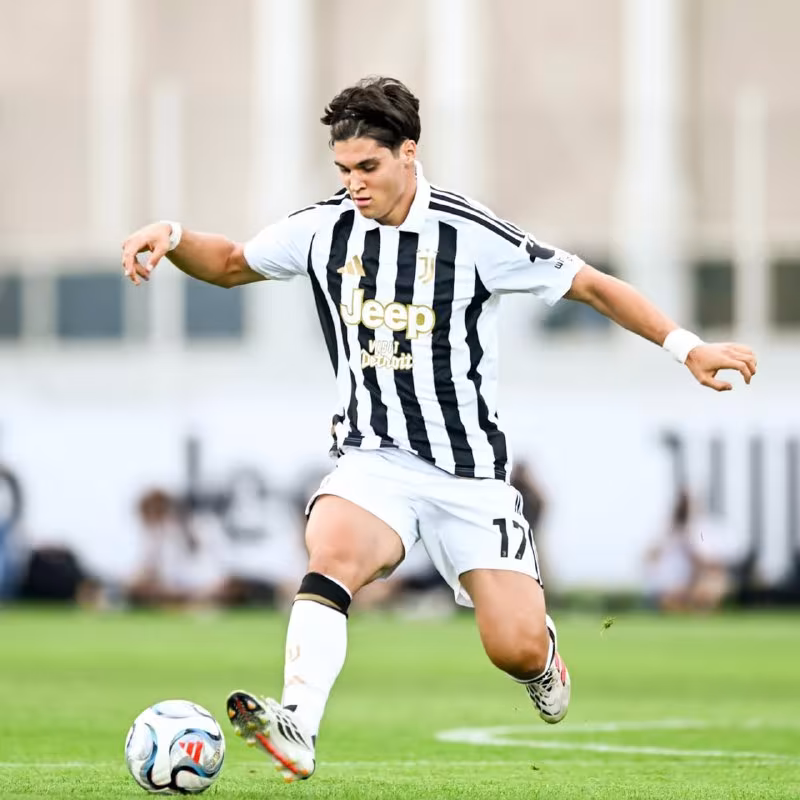 Vasilie Adjich Sassuolo bilan shartnoma imzolaydi
